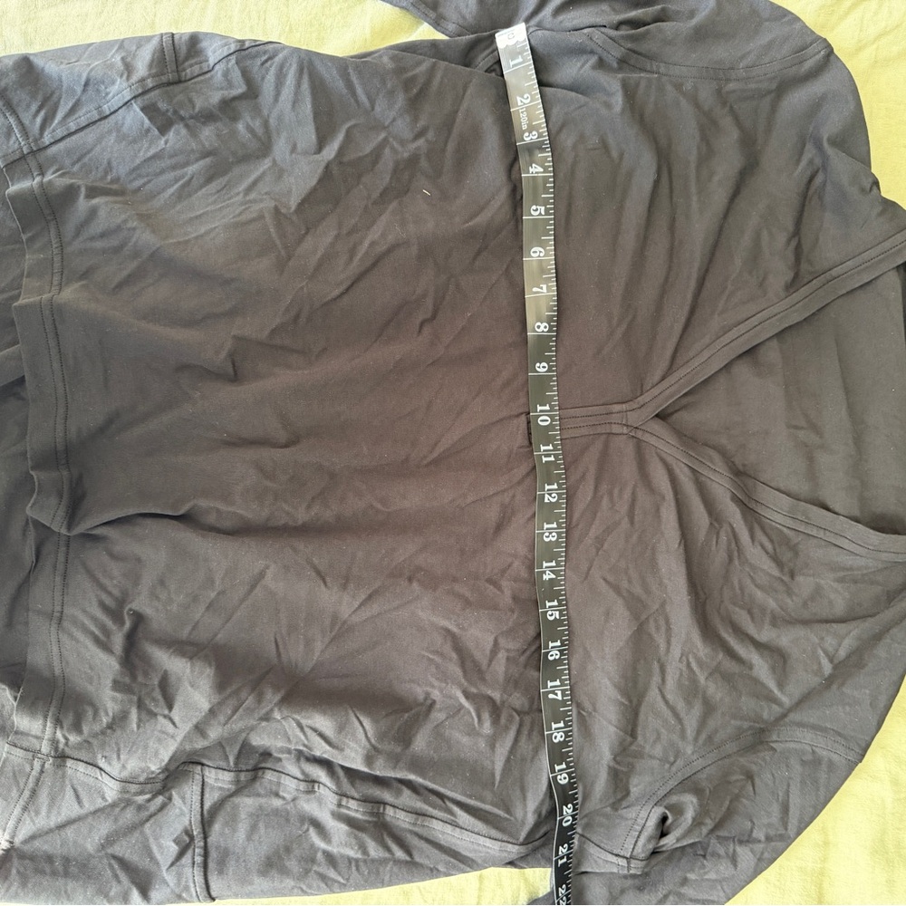 Black lululemon top - Picture 4 of 4
